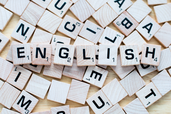 Voice Over Dalam Bahasa Inggris, Mudah